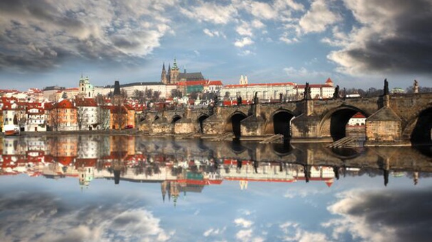 Dvouhodinová plavba s průjezdem zdymadel, kávou a dezertem